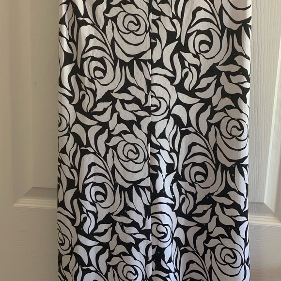 Embellished sleeveless sequin sheath dress - Picture 3 of 6